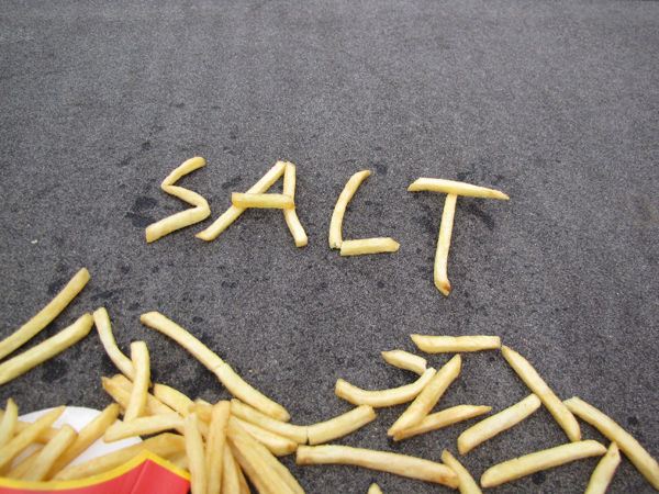 How is a salty diet related to congestive heart failure?